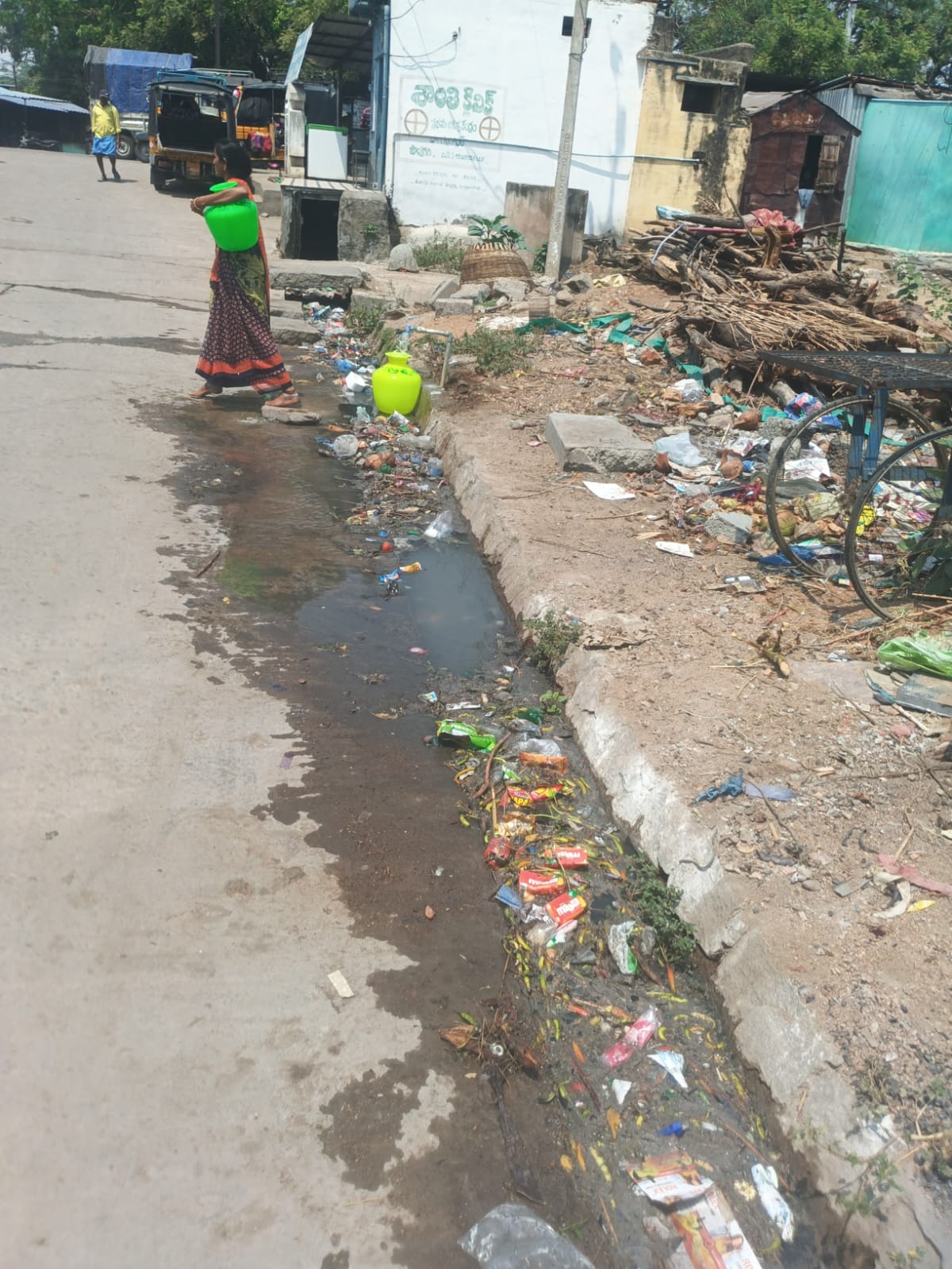 మురికి కాలవలపై నిర్లక్ష్యం
