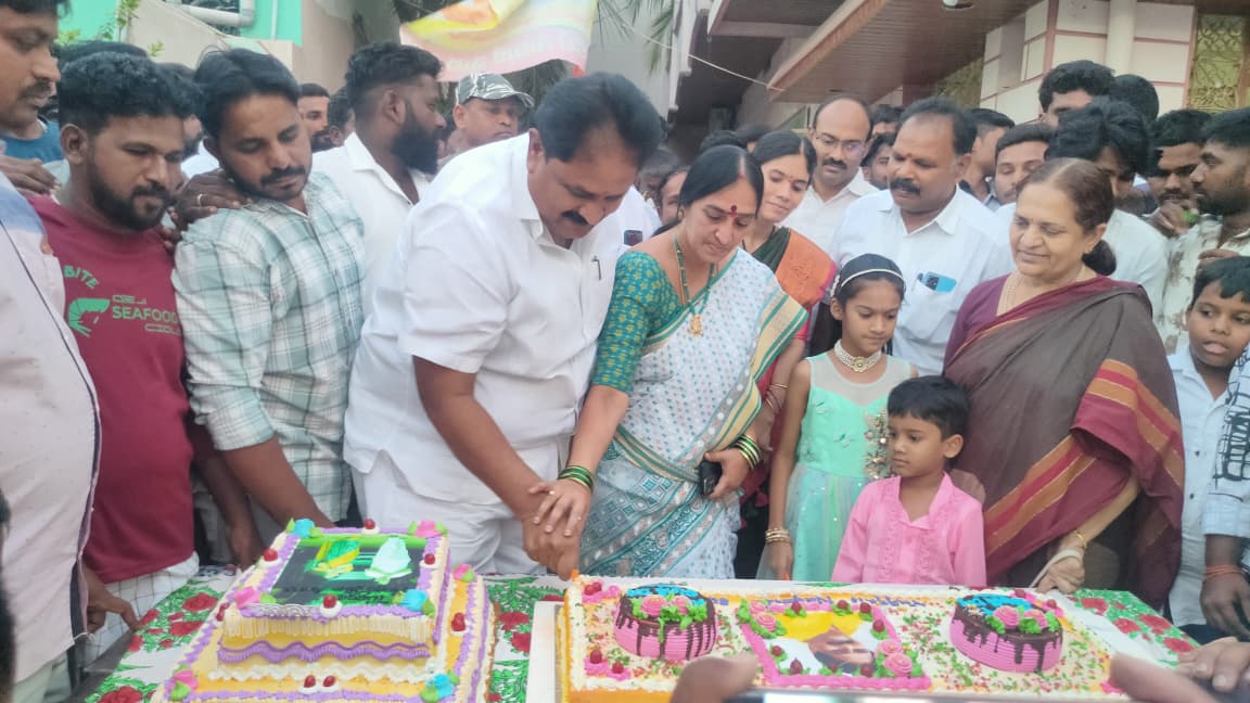 అంగరంగ వైభవంగా తుగ్గలి నాగేంద్ర పుట్టినరోజు వేడుకలు