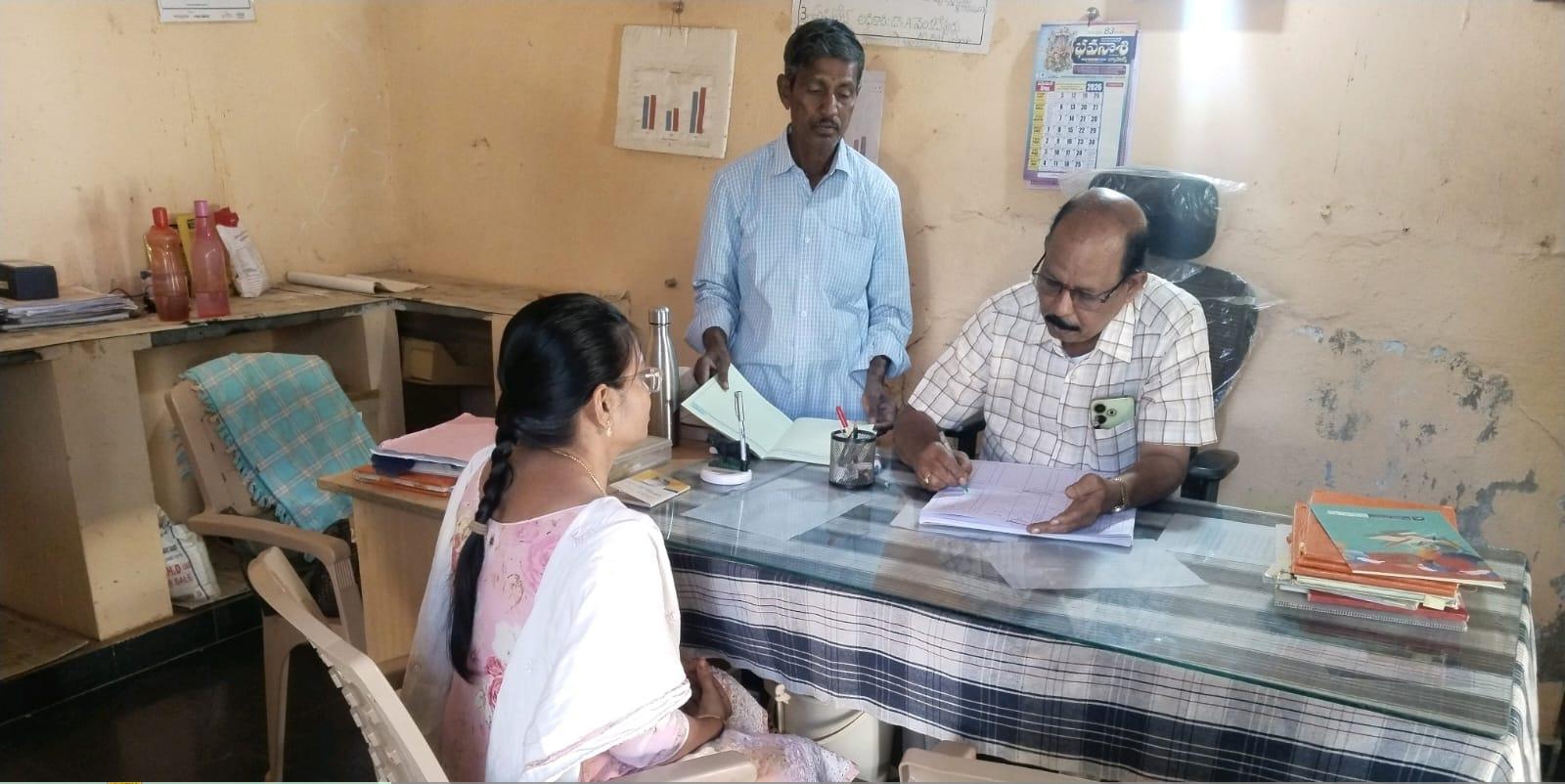 పశువైద్యశాలలను ఆకస్మికంగా తనిఖీ చేసిన ఏడీ