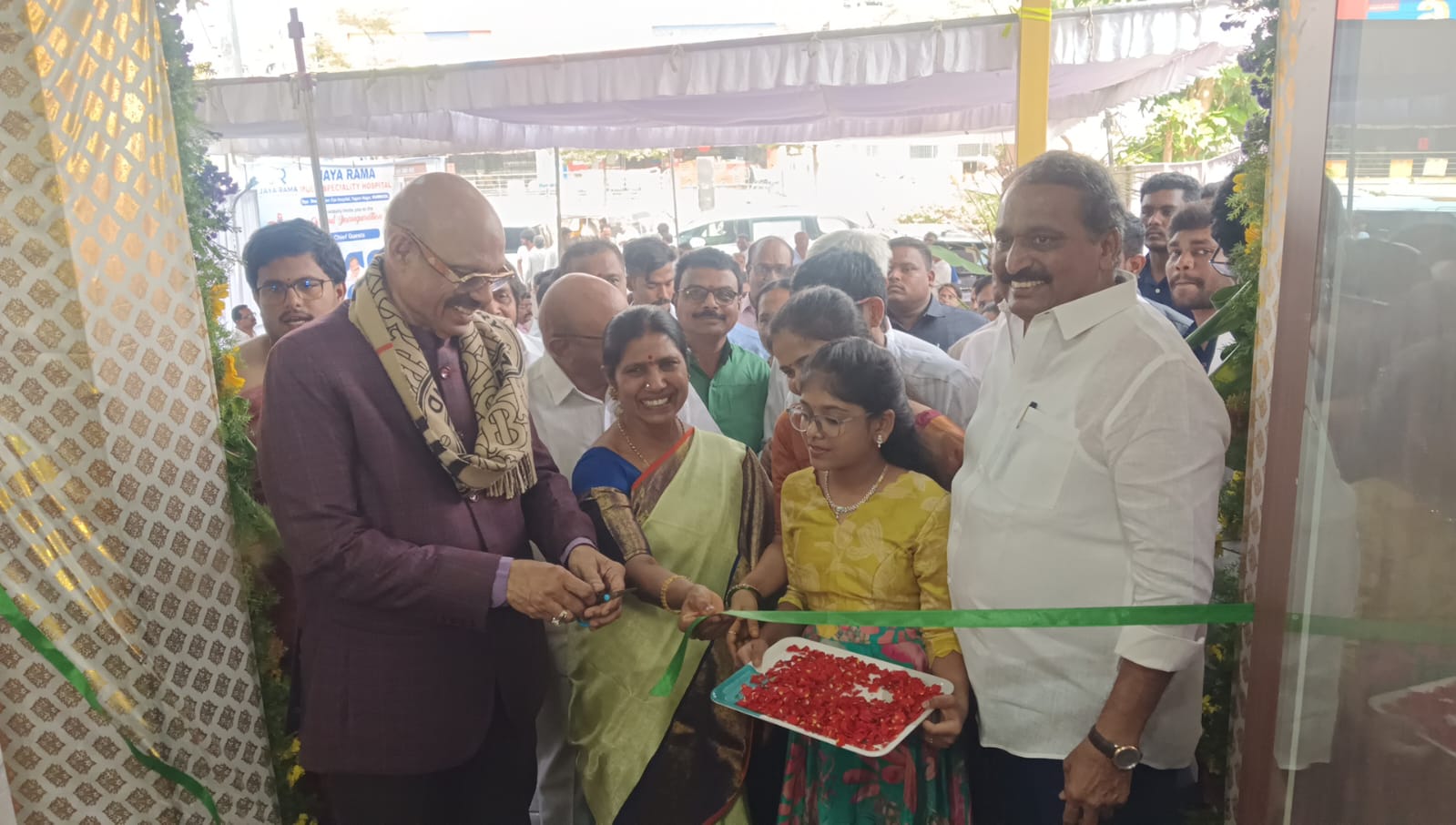 మల్టీ స్పెషాలిటీ హాస్పిటల్ ను ప్రారంభించిన మాజీ ఎంపీ టీజీ వెంకటేష్