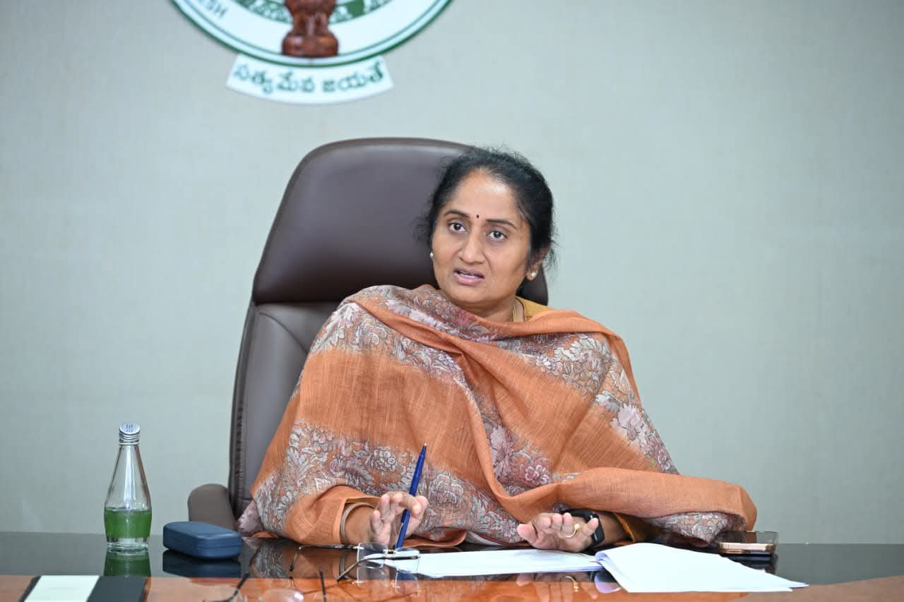 బీసీలు ఉపాధి అవకాశాలను సద్వినియోగం చేసుకోవాలి : మంత్రి సవిత బీసీలు ఉపాధి అవకాశాలను సద్వినియోగం చేసుకోవాలి : మంత్రి సవిత