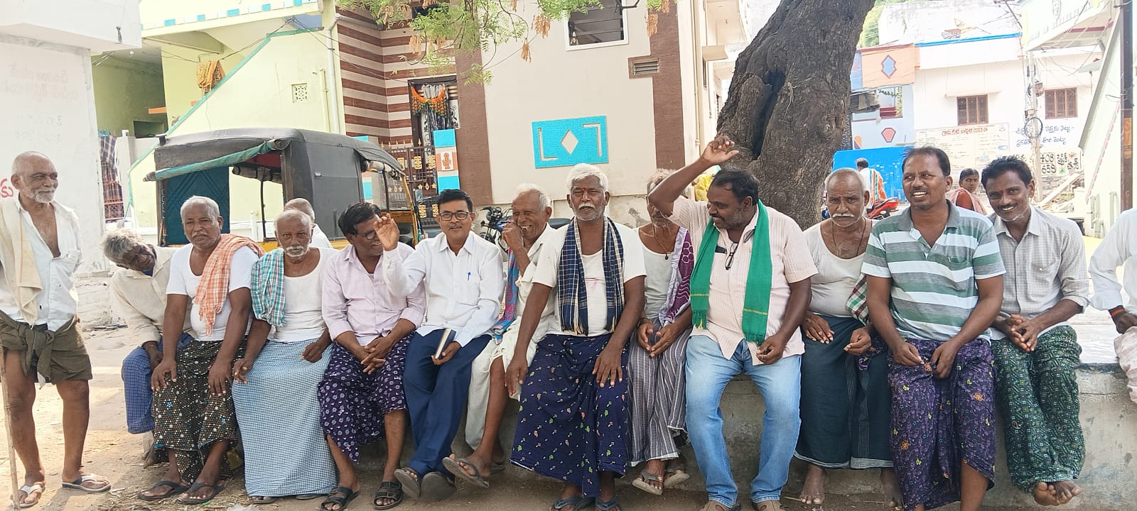 కౌలు రైతులకు గుర్తింపు కార్డులు జారీ చేయాలి: జమలయ్య కౌలు రైతులకు గుర్తింపు కార్డులు జారీ చేయాలి: జమలయ్య