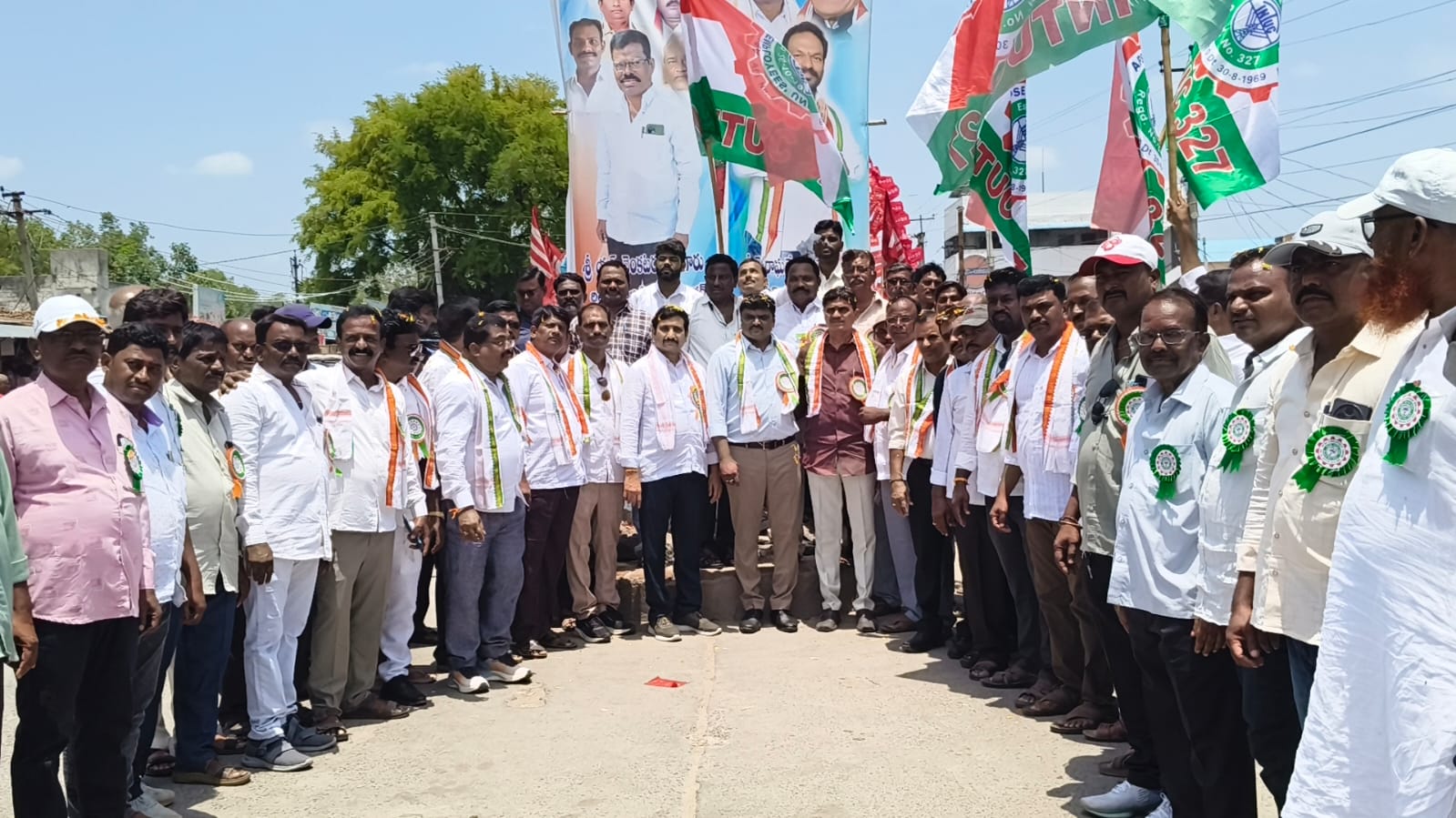 ఘనంగా  ఏపీ ఎలక్ట్రిసిటీ ఎంప్లాయీస్ యూనియన్-327  జెండా ఆవిష్కరణ కార్యక్రమం 