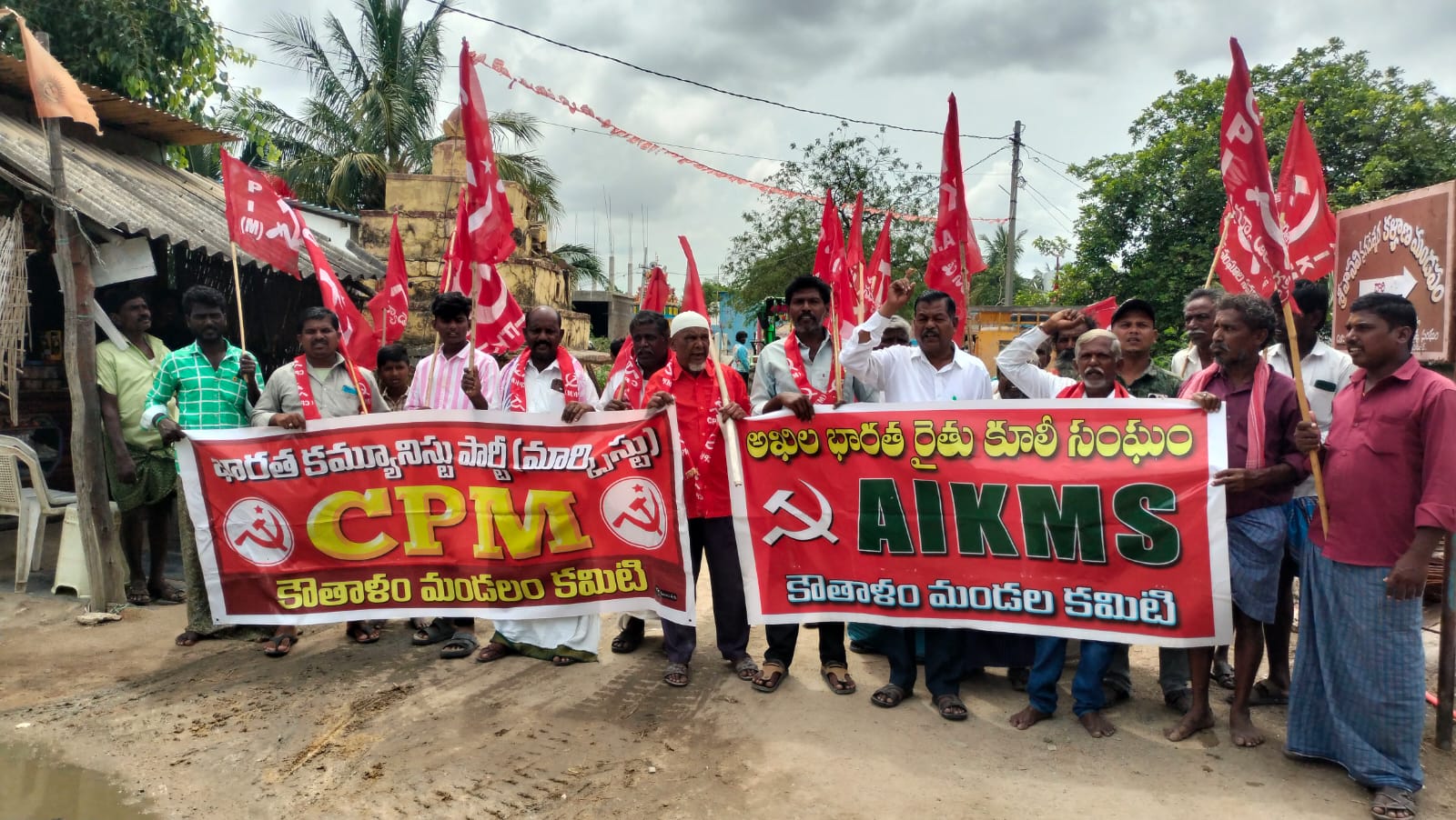 పెంచిన పెట్రోల్ డీజిల్ గ్యాస్ రేట్లు తగ్గించాలి పెంచిన పెట్రోల్ డీజిల్ గ్యాస్ రేట్లు తగ్గించాలి