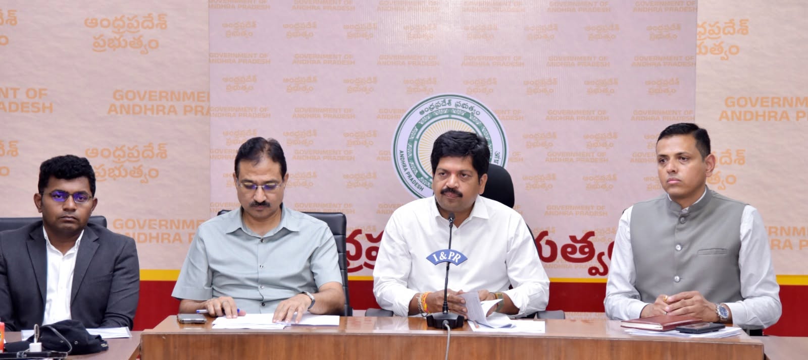 అవినీతి, అక్రమాలకు నిదర్శనం వైస్సార్సీపీ : మంత్రి కొల్లు రవీంద్ర అవినీతి, అక్రమాలకు నిదర్శనం వైస్సార్సీపీ : మంత్రి కొల్లు రవీంద్ర