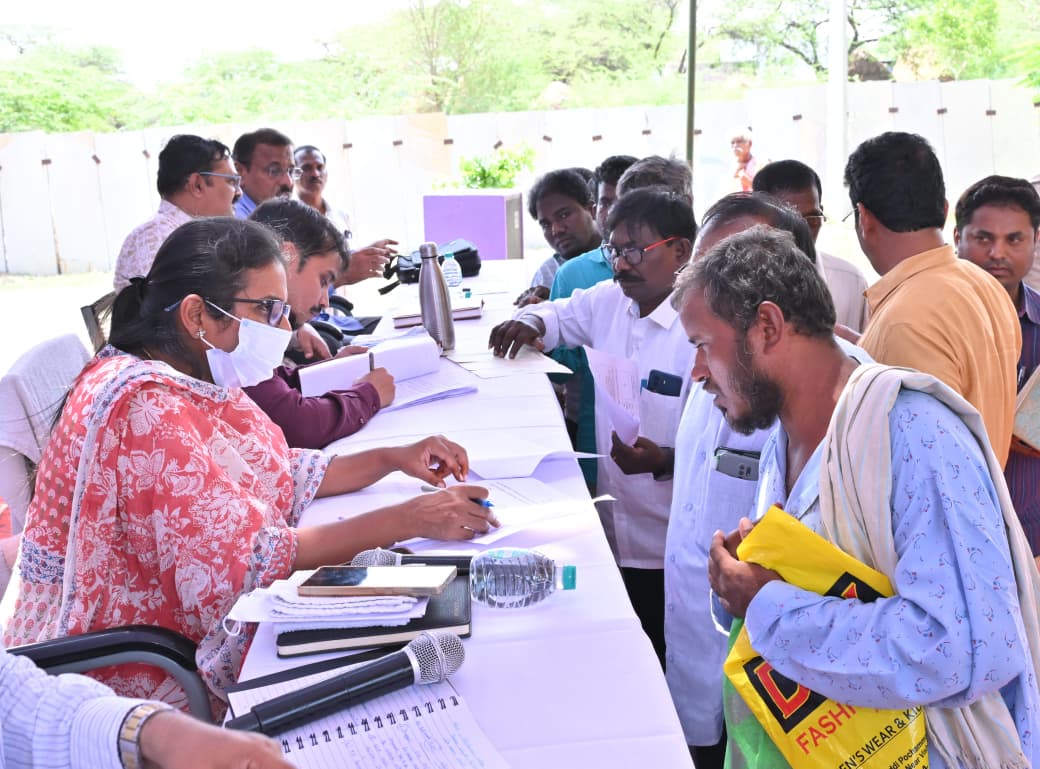 తుగ్గలి పీజీఆర్ఎస్ లో ఫిర్యాదులు స్వీకరించిన జిల్లా కలెక్టర్ డా.ఏ. సిరి