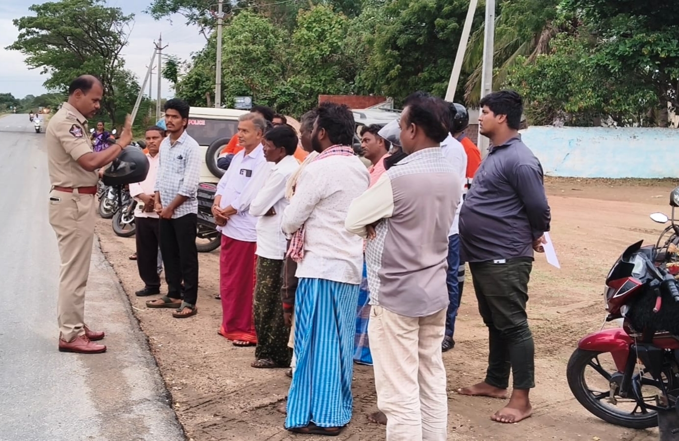 నిబంధనలు పాటించాలి: సీఐ పులి శేఖర్ గౌడ్ నిబంధనలు పాటించాలి: సీఐ పులి శేఖర్ గౌడ్