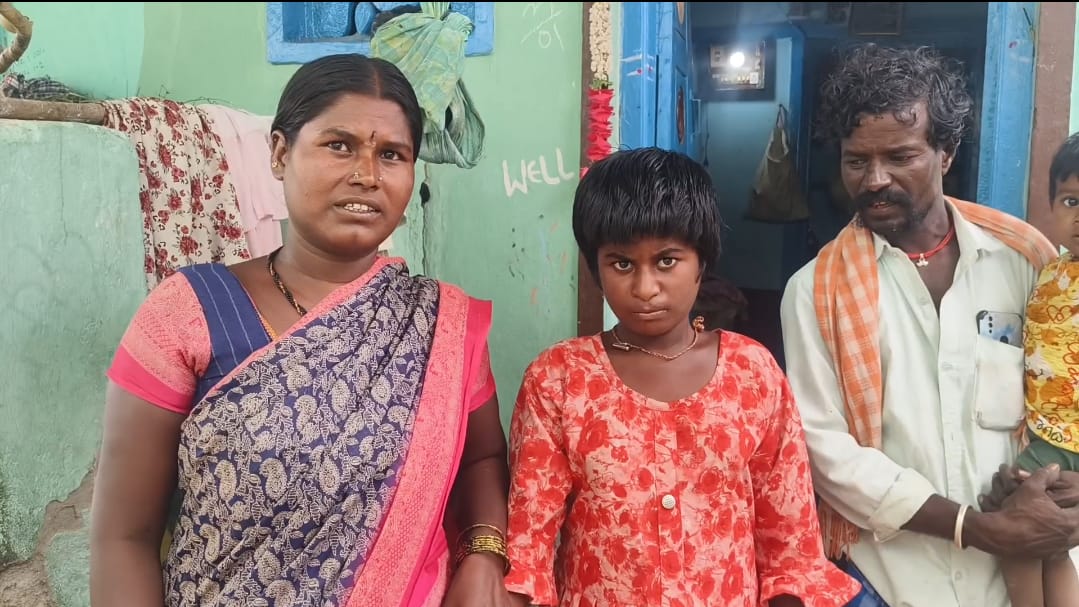 కూటమి నాయకులు వెంటనే స్పందించి అనాది అమ్మాయికి పెన్షన్ మంజూరు చేయాలి కూటమి నాయకులు వెంటనే స్పందించి అనాది అమ్మాయికి పెన్షన్ మంజూరు చేయాలి