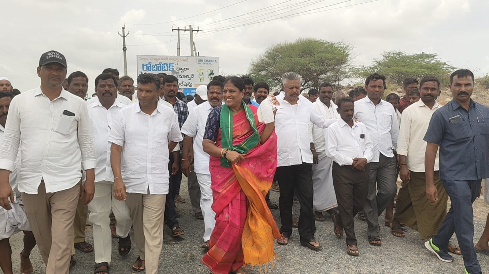 రైతుల పక్షాన వైఎస్ఆర్ పార్టీ పోరాటం మాజీ ఎమ్మెల్యే కంగాటి శ్రీదేవమ్మ